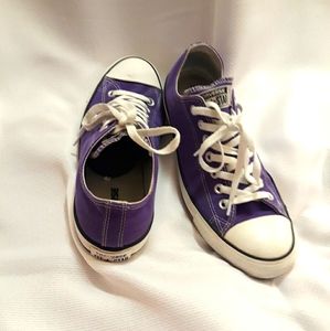 Size 9/11 Like New Purple Converse Low Top Shoes